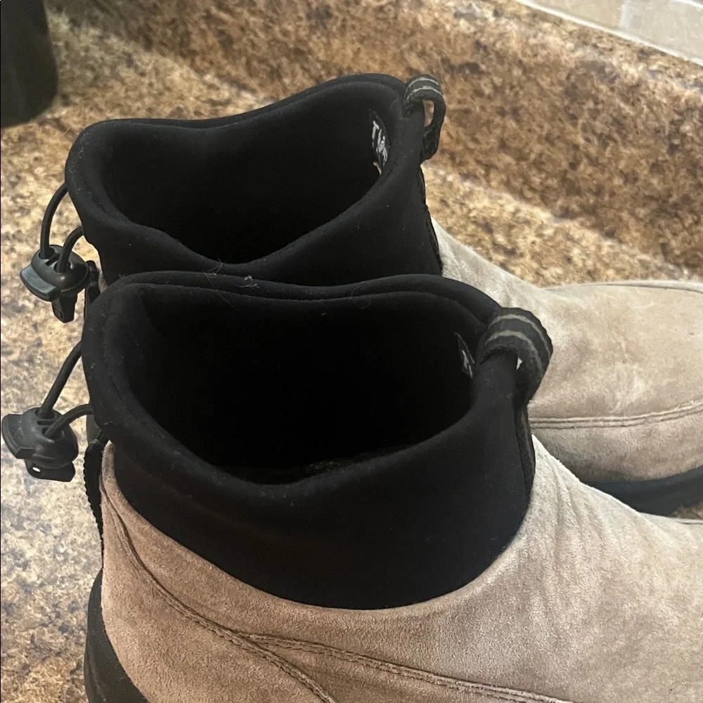 Bass Men's Taupe Suede Ankle Boots with Black Collar